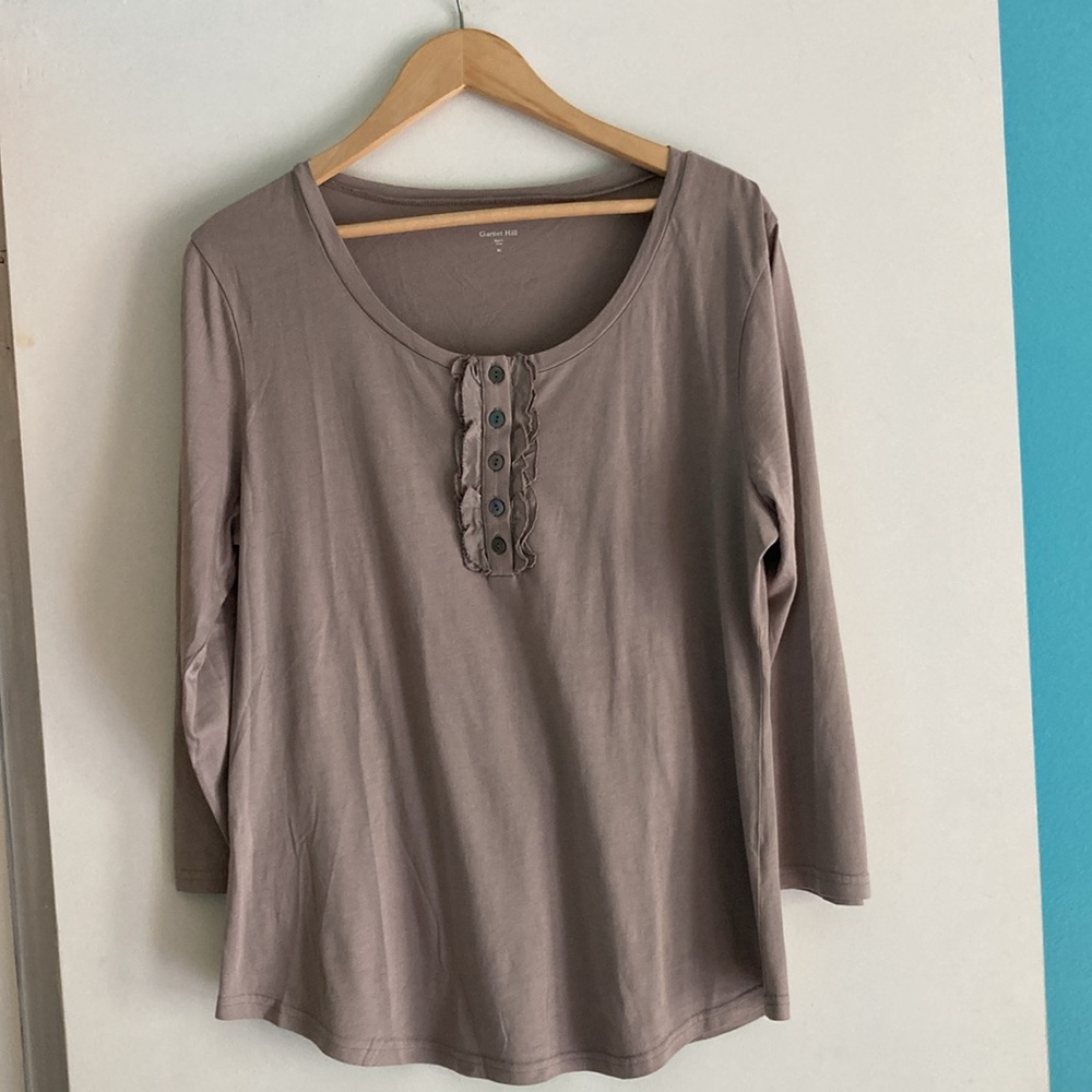 Garnet Hill Top Size XL Pullover 3/4 Sleeve Henley Tee in Taupe